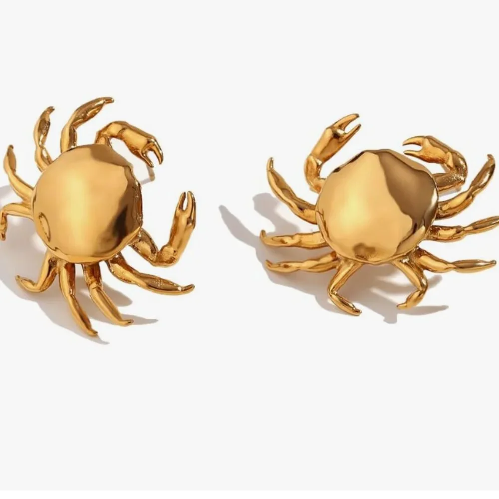 Golden Crab Stud Earrings – Cute & Durable Ocean-Inspired Jewelry